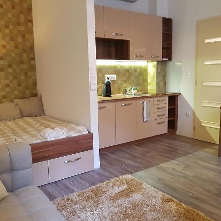 Embassy Studio Apartment Citypark Budapest Exteriör bild