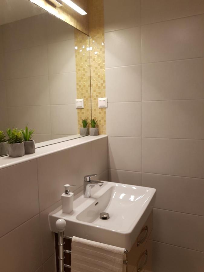 Embassy Studio Apartment Citypark Budapest Exteriör bild