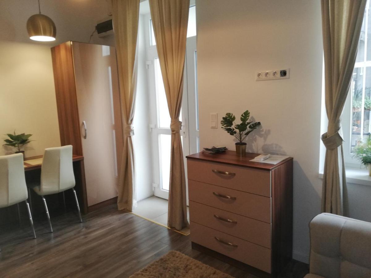 Embassy Studio Apartment Citypark Budapest Exteriör bild